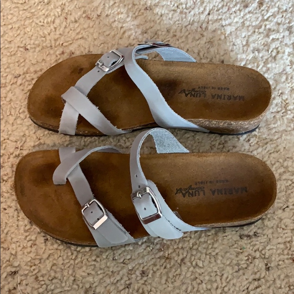 sandals with a slight heel (like birkenstock’s)